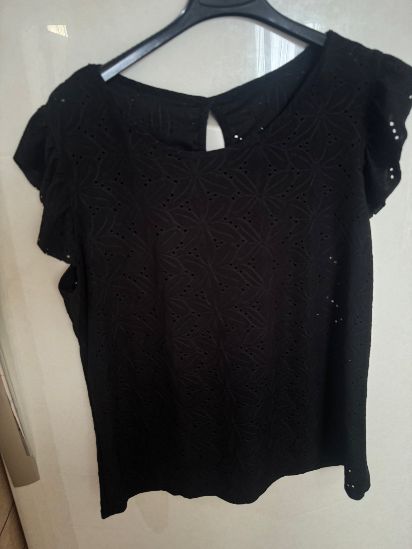 T-shirt forata